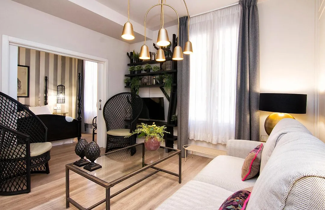 Central Deluxe Apartments-1