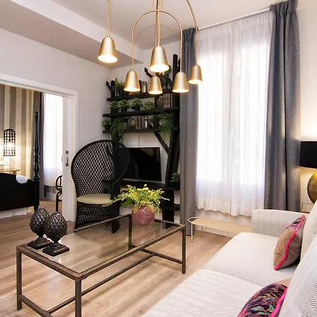 Central Deluxe Apartments-2